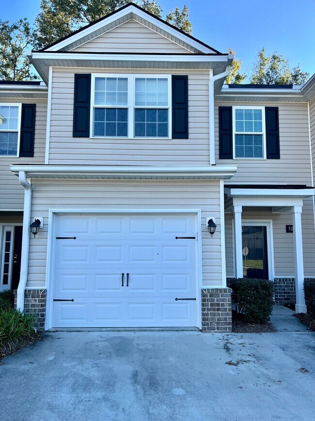 Foto del edificio - Charming Town Home Available Now!!