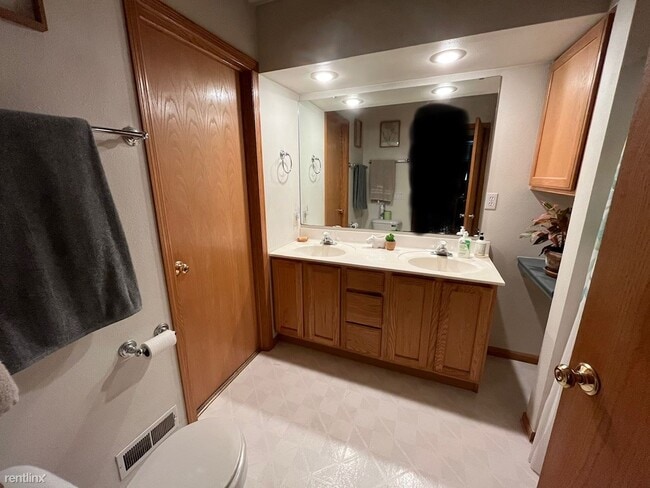 Foto del edificio - 1 br, 1 bath Duplex - 8628 Green Street