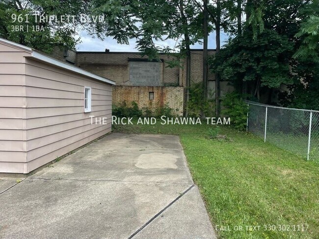 Foto del edificio - Three bedroom one bathroom single story ho...