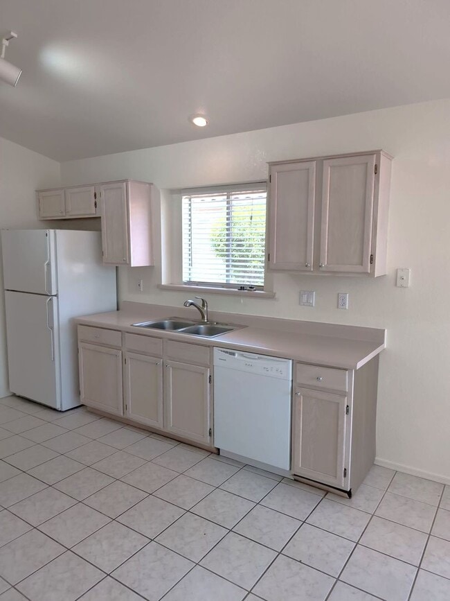Building Photo - COMING SOON IN CLEMENTE RANCH!!
