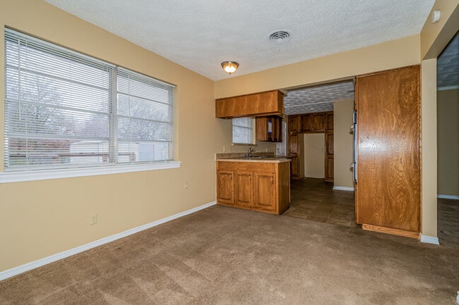 Building Photo - 206 Valencia Dr