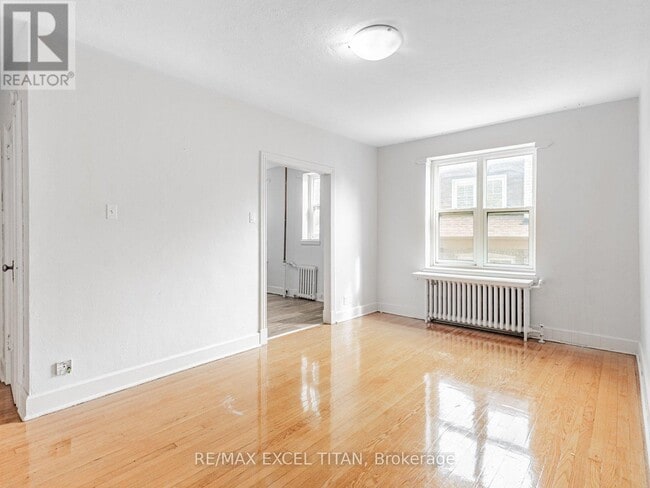 Photo du bâtiment - 1 Mallory Gardens