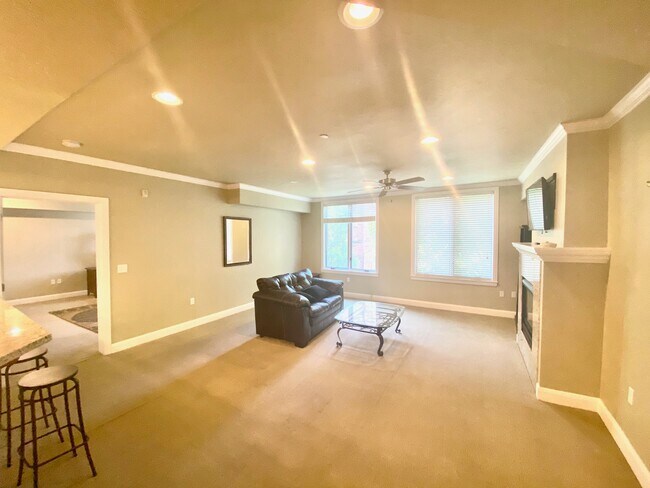 Living Room - 88 S 900 E