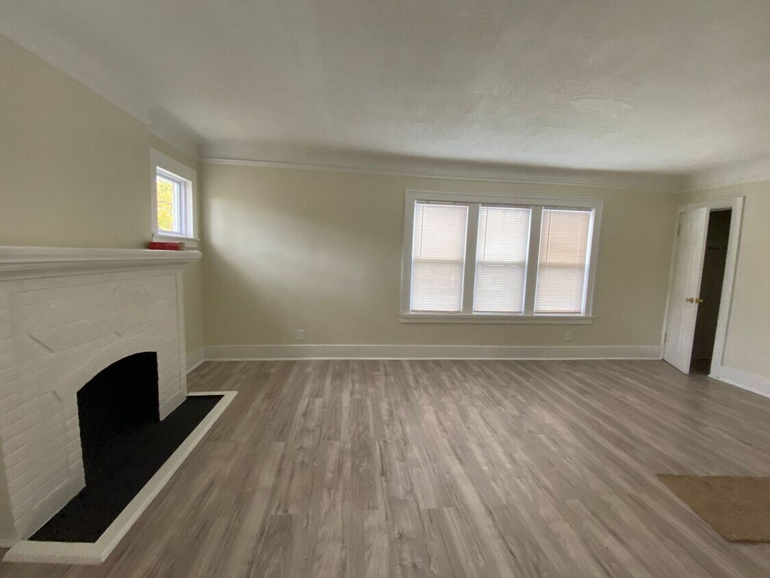 14565 Hubbell Ave Unit 14565 Hubbell St Lower, Detroit, MI 48227 Room