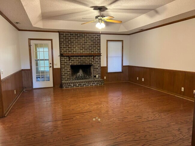 Foto del edificio - 1145 Peppercorn Ln