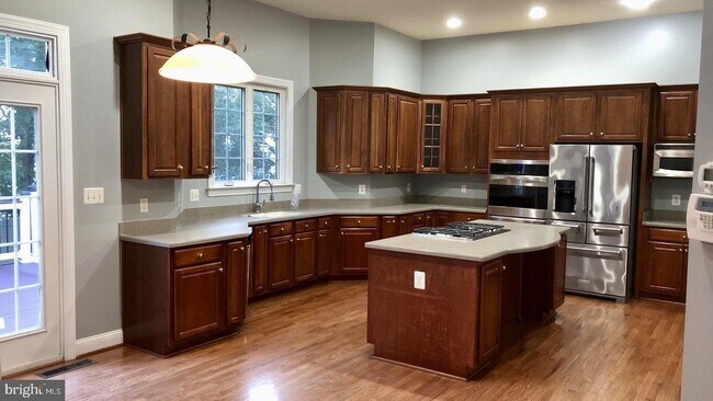 Foto del edificio - Welcome to this executive-style home in Br...