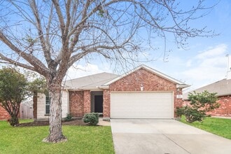 Building Photo - 201 Redbud Dr