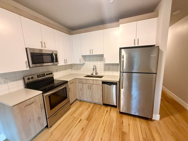 Unit 7 Kitchen - Stafford Apartments