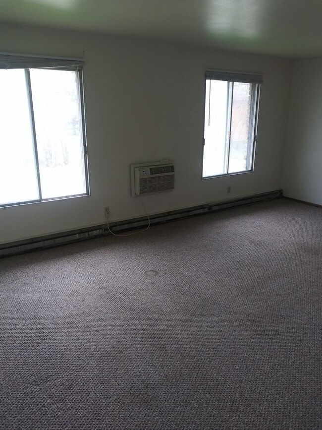 Building Photo - 6272 N. 101st St. Apt. 206- 2 Bedroom Upper
