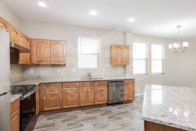 Foto del edificio - Stunning 5bed/2.5bath 2 story home