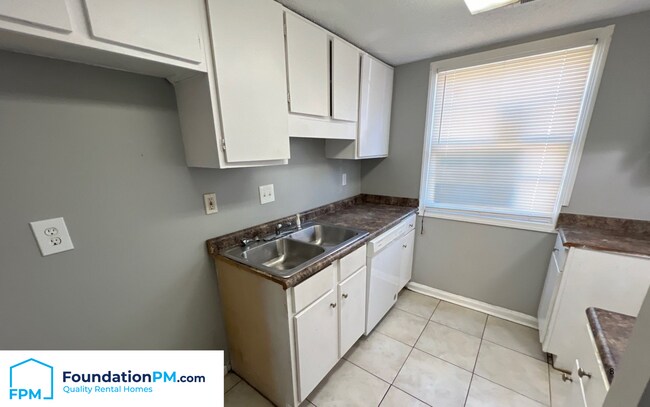 Foto del edificio - 5205 Flowering Peach Dr