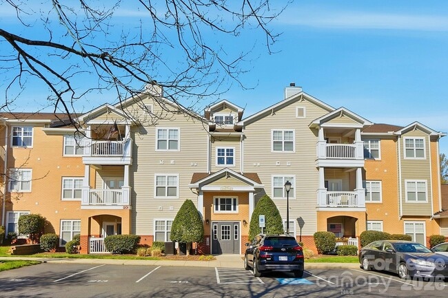 Building Photo - 17122 Red Feather Dr