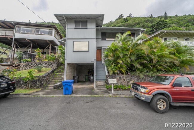 Foto del edificio - $3,300 / 3br - 3BED 1BATH DUPLEX IN MANOA (Honolulu)