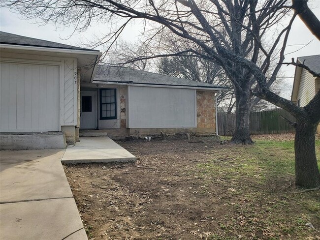 Building Photo - 907 Fairway Green Cove