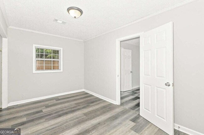 Building Photo - 596 Crestmont Ct