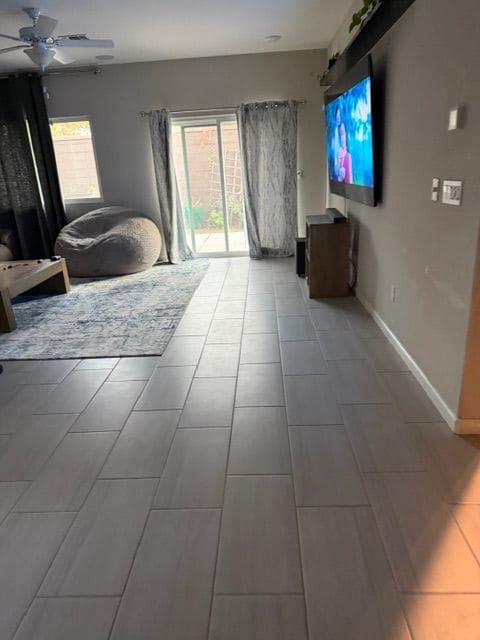 Foto del edificio - 2416 Raphael Wy