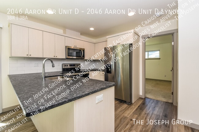Building Photo - 2046 Aaron Dr