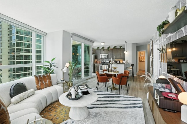 Building Photo - 323 E Ohio St