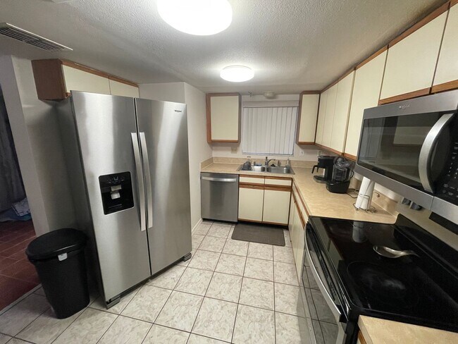 Foto del edificio - FULLY FURNISHED 3 Bed/2.5 Bath Condo at Carmel by the Lake AVAILABLE APRIL 1st!