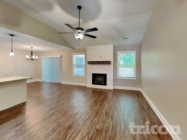 Foto del edificio - 223 Fieldstone Ln