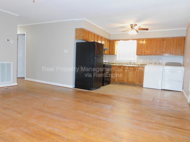 Foto del edificio - 3445 Huffine Mill Rd