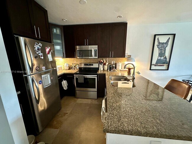 Foto del edificio - 2640 NE 135th St