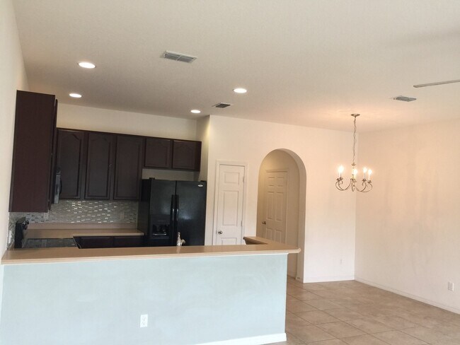 Foto del edificio - Pond view!!  3Bed/2.5Bath/1car Garage Town...