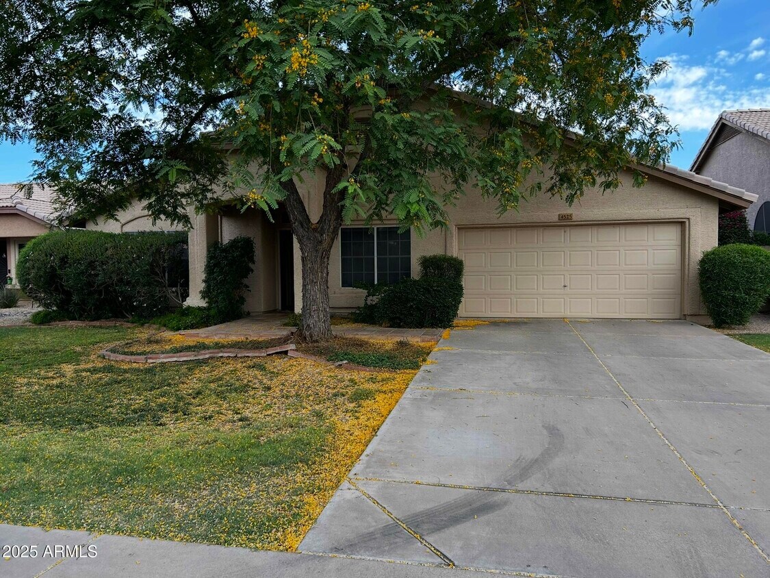Primary Photo - 4525 E Grovers Ave