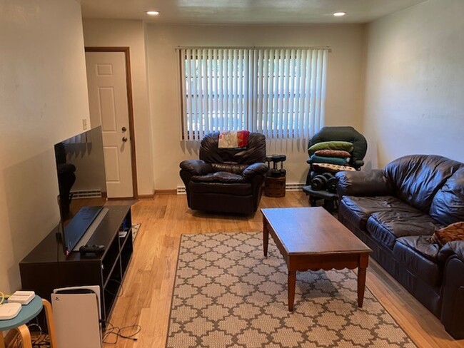 Foto del edificio - Ames upgraded duplex, available 8/1 possib...