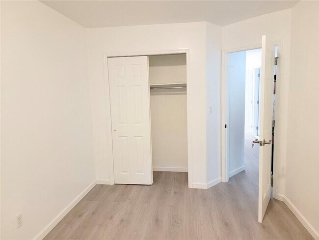 Foto del edificio - 9854 Horace Harding Expy