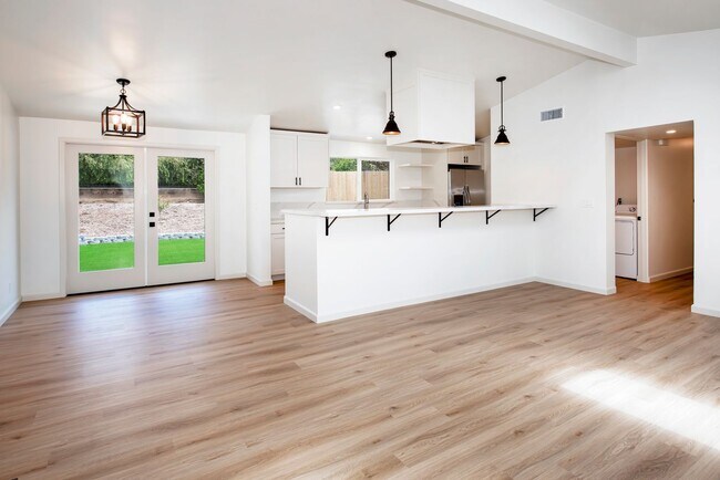 Building Photo - REMODELED MESA 3BED/2BATH HOME PLUS A BONU...