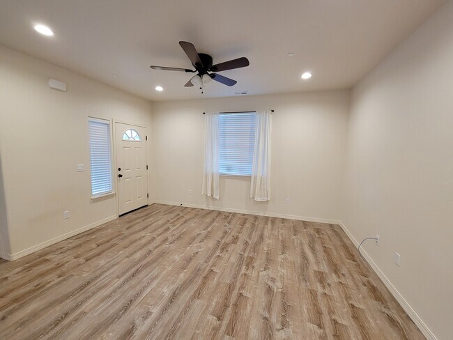 Building Photo - 4823 Barbera St