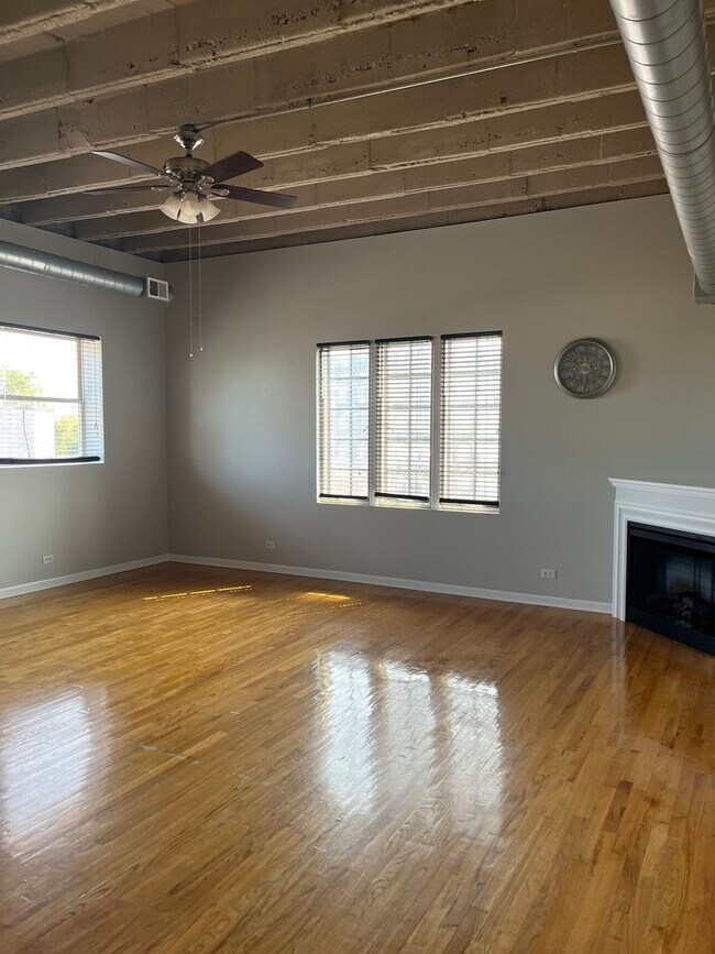 Building Photo - 4545 S Drexel Blvd