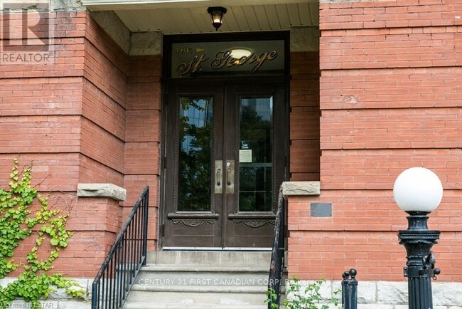 Building Photo - 440 Wellington St