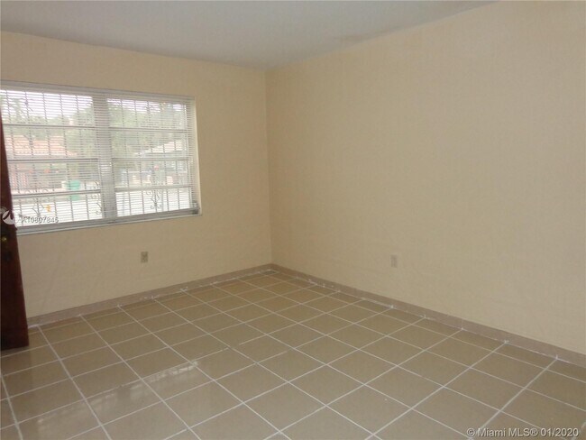 Building Photo - 1241 SW 12th Ct