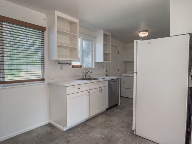 Building Photo - Cozy home in Federal Way!