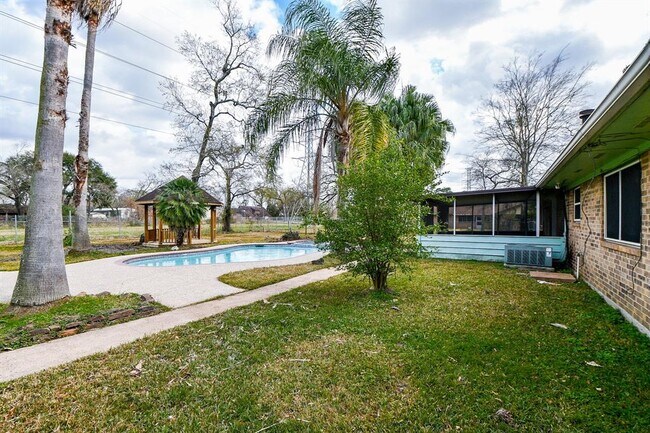 Foto del edificio - 621 Elsbeth Rd