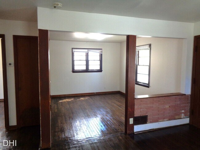 Building Photo - 2 br, 1 bath House - 300 So. 40