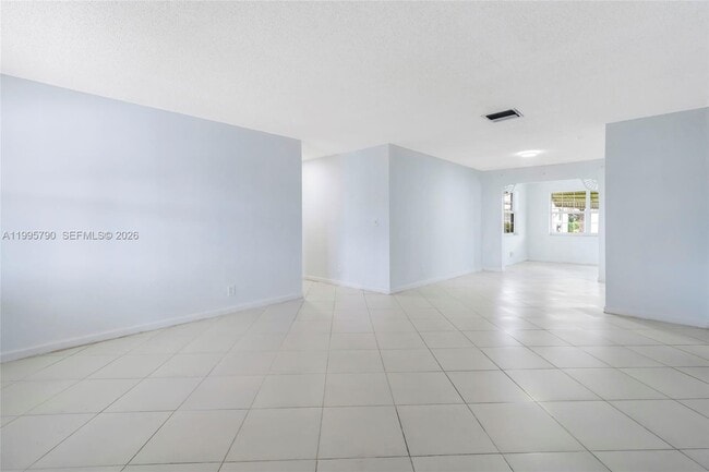 Building Photo - 1005 SW 18th St