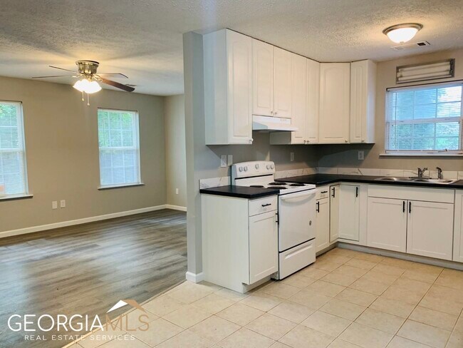 Building Photo - 14 Standish Ct