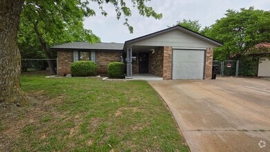 Building Photo - 817 Ramblin Oaks Dr