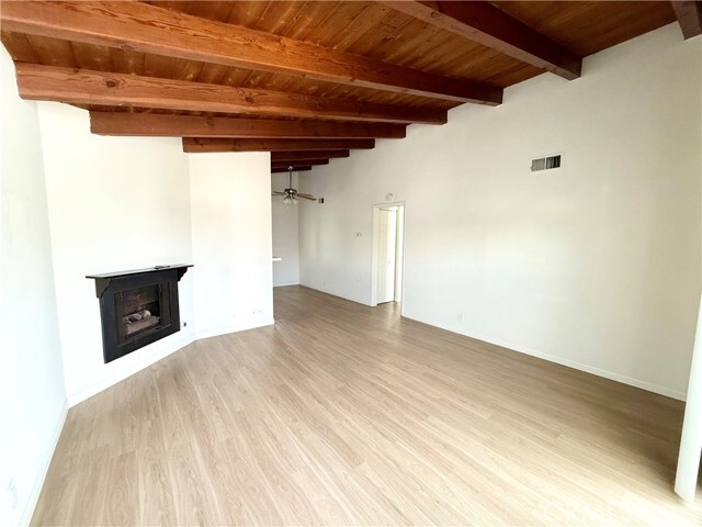 Building Photo - 224 Avenida Santa Barbara