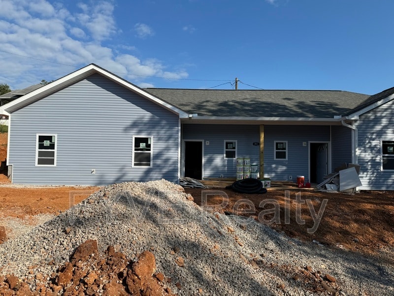 811 N A St, Lenoir City, TN 37771 Condo for Rent in Lenoir City, TN