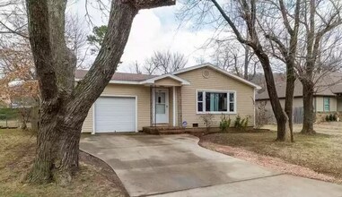 Building Photo - 1144 N Vista Pl