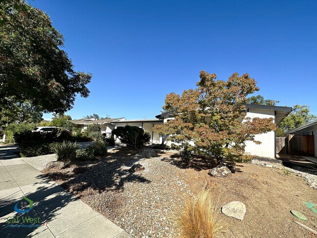Building Photo - $4295 - 3 Bed/2 Bath Home in West San Jose...
