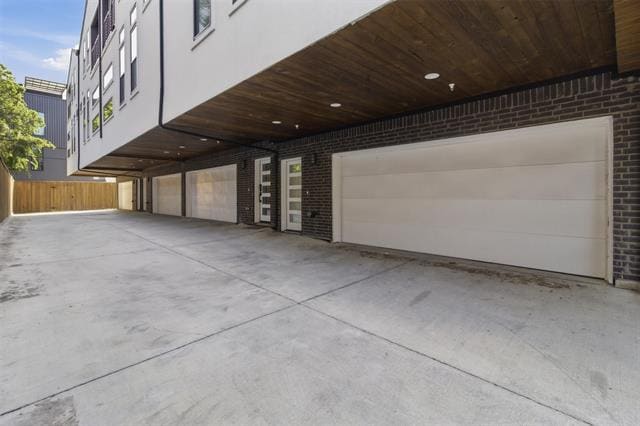 Building Photo - 2115 N Fitzhugh Ave