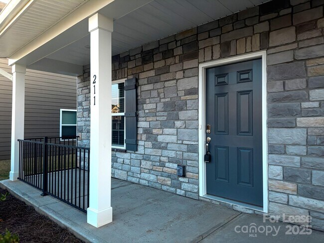 Foto del edificio - 211 Orson Oaks Ln