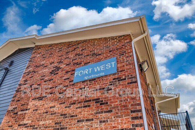 Foto del edificio - 8021 W Elizabeth Ln