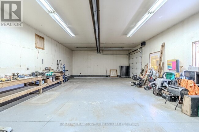 Building Photo - 223 Phillips St