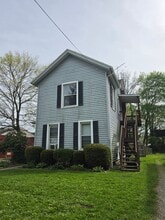 Building Photo - 424 1/2 Stinaff St